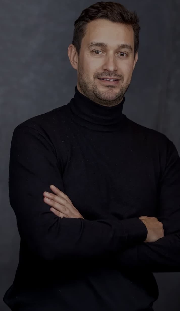 Dr. Mariano Santamaría